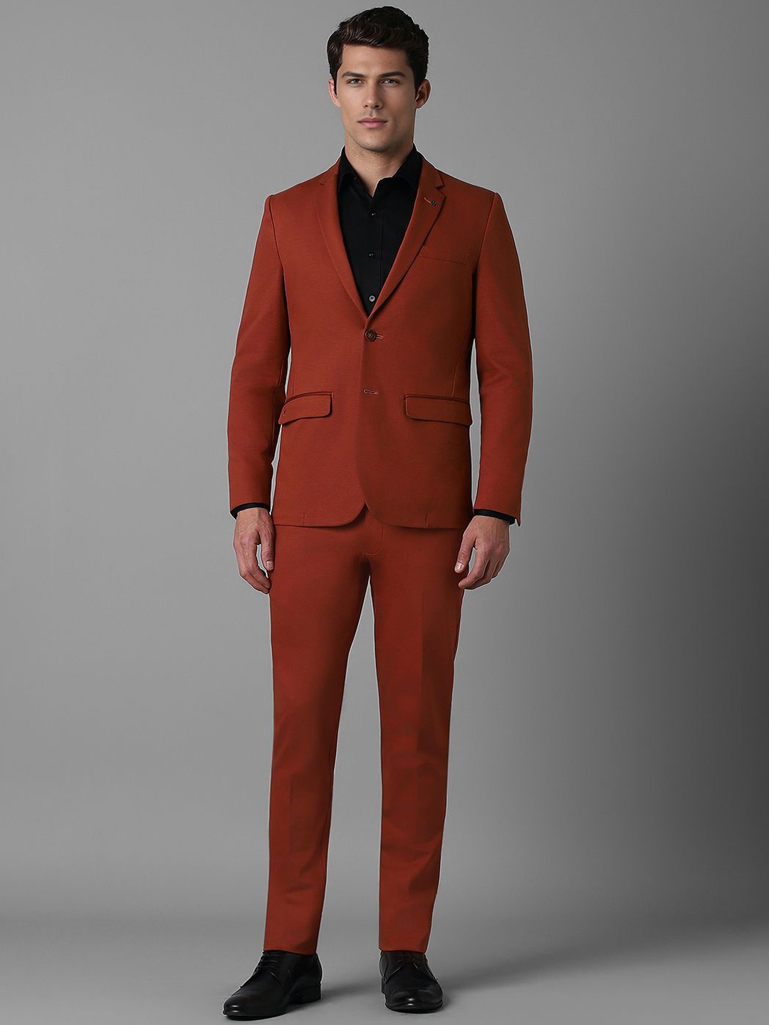 

Louis Philippe Men Solid Single-Breasted Two-Piece Suit, Maroon