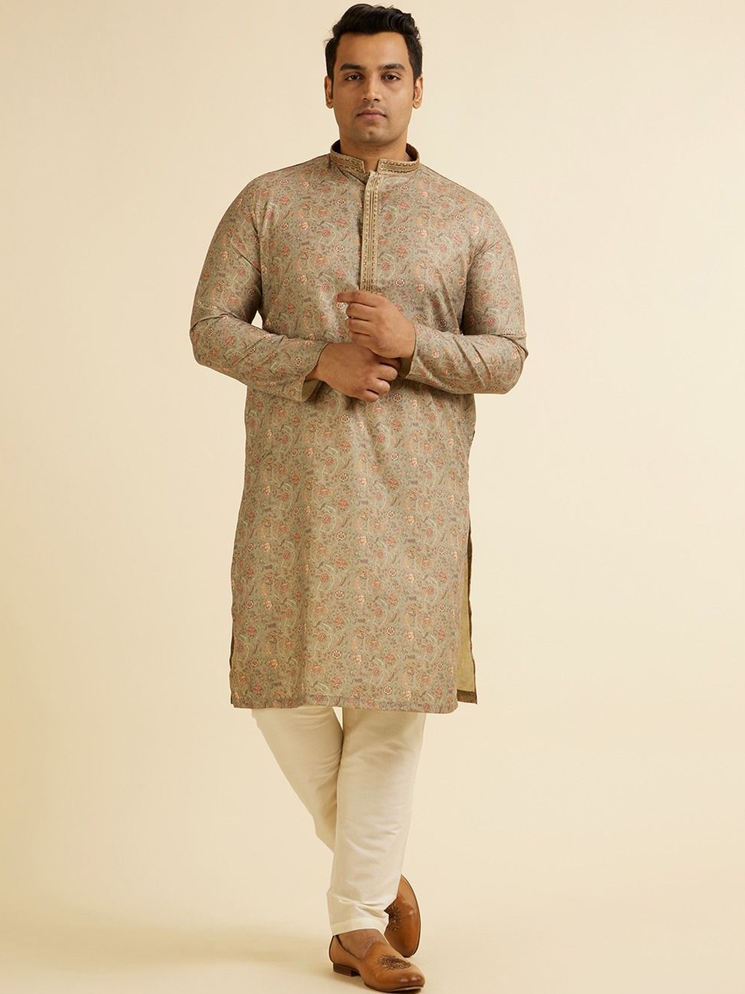 

Manyavar Plus Size Printed Thread Work Kurta with Pyjamas, Green