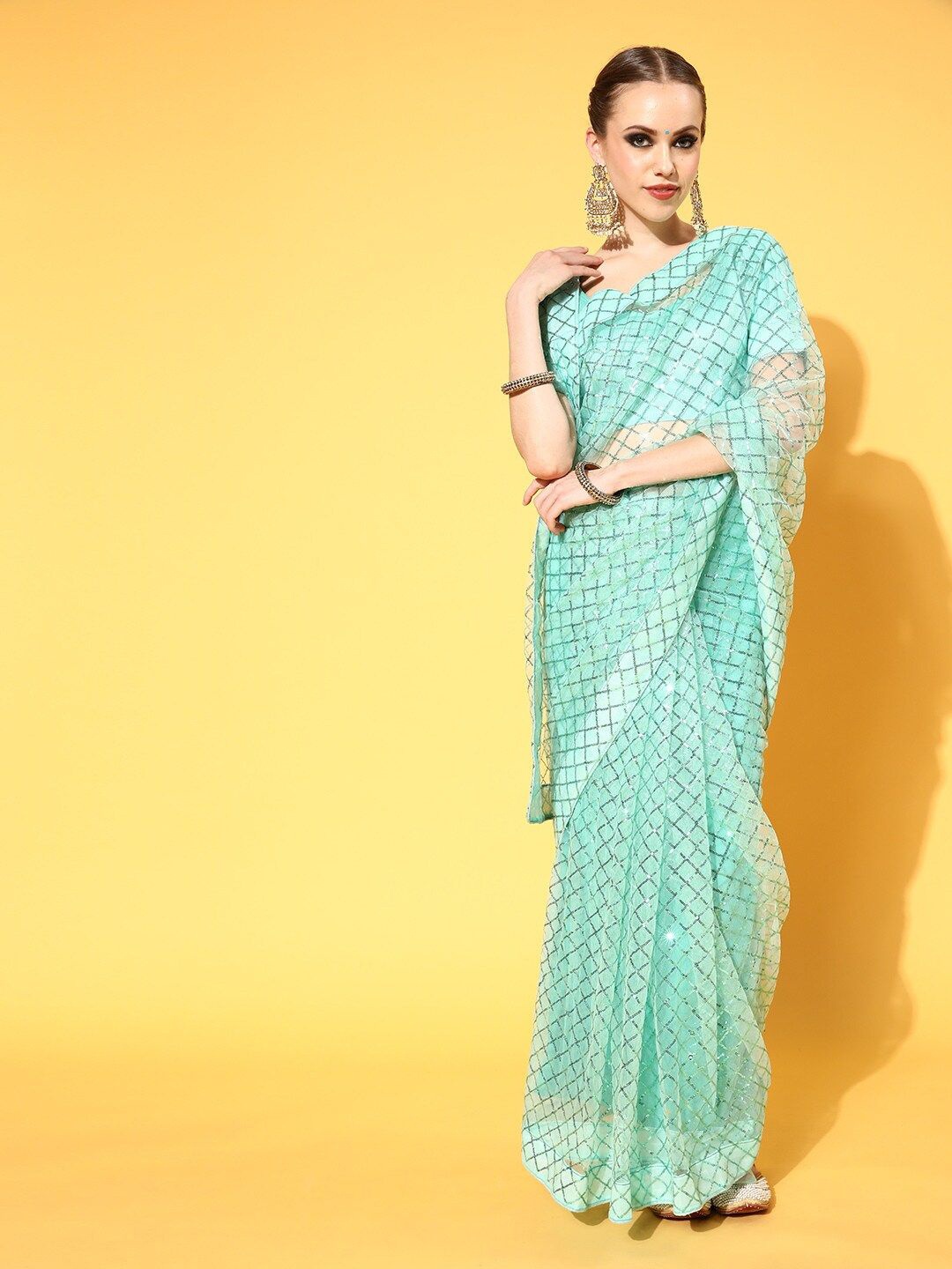 

RAJGRANTH Embellished Sequinned Net Saree, Sea green