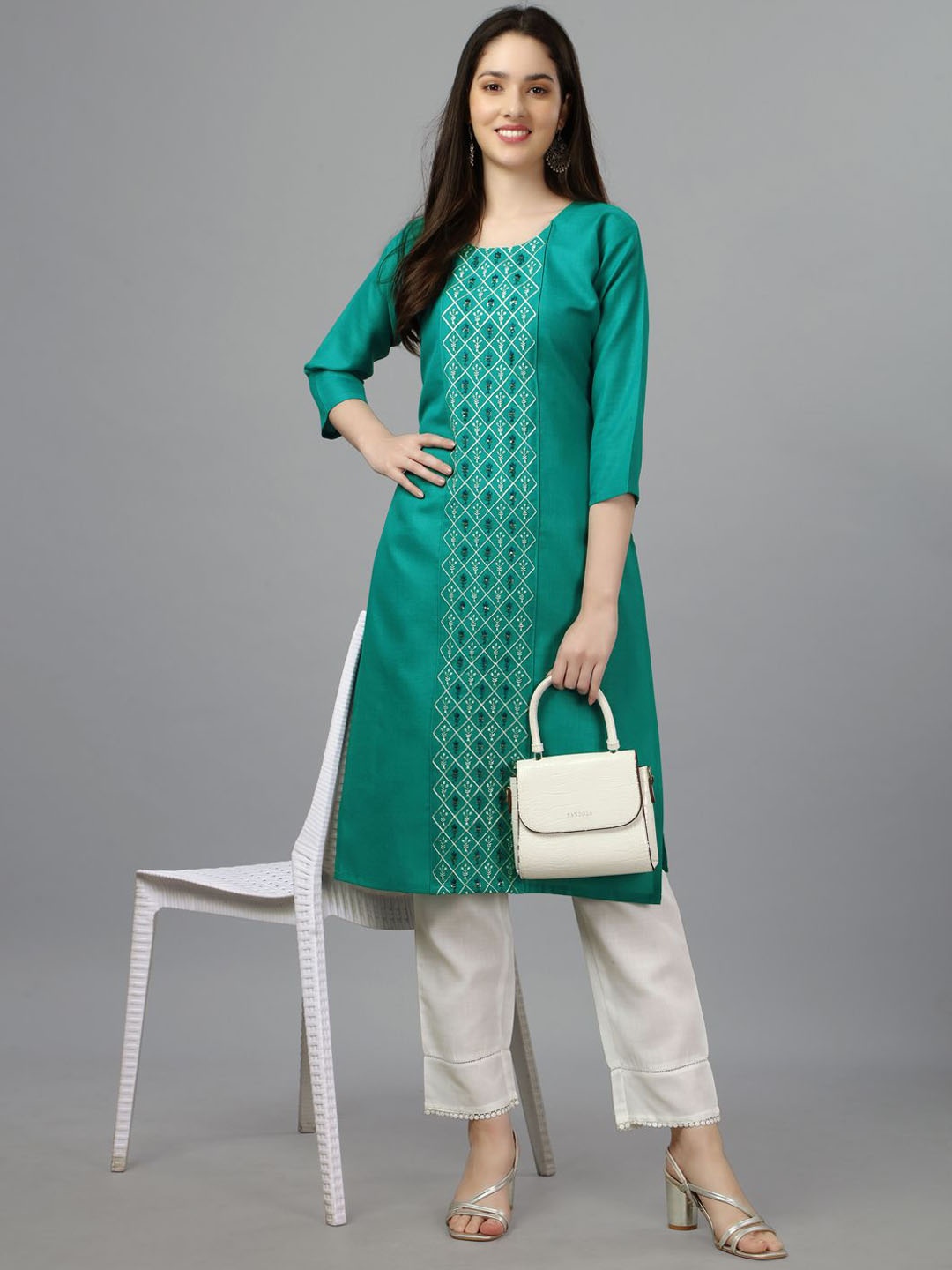 

KAYOMMI Ethnic Motifs Embroidered Sequinned Cotton Straight Kurta, Sea green