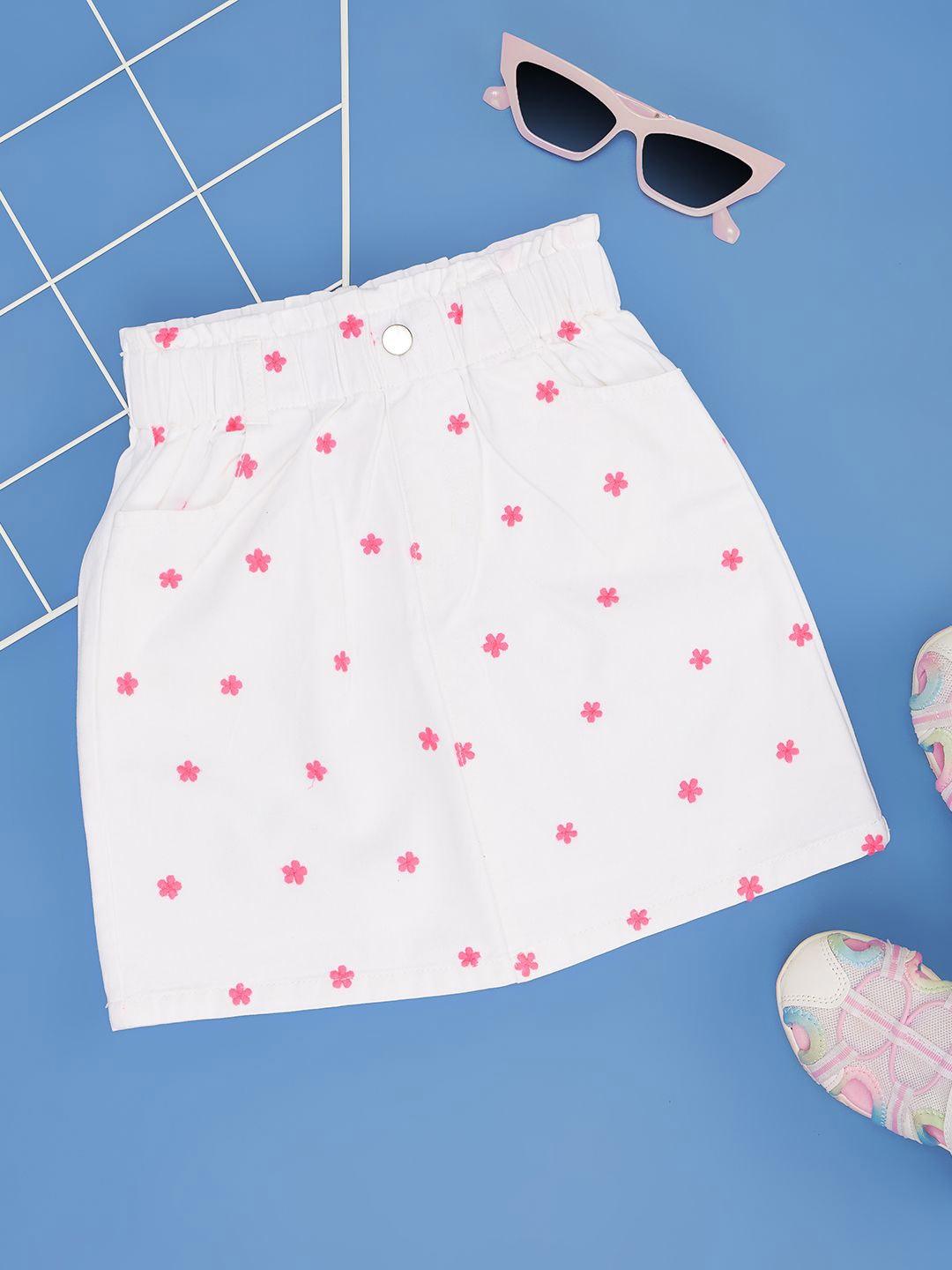 

Pantaloons Junior Girls Printed A-Line Mini Skirt, White