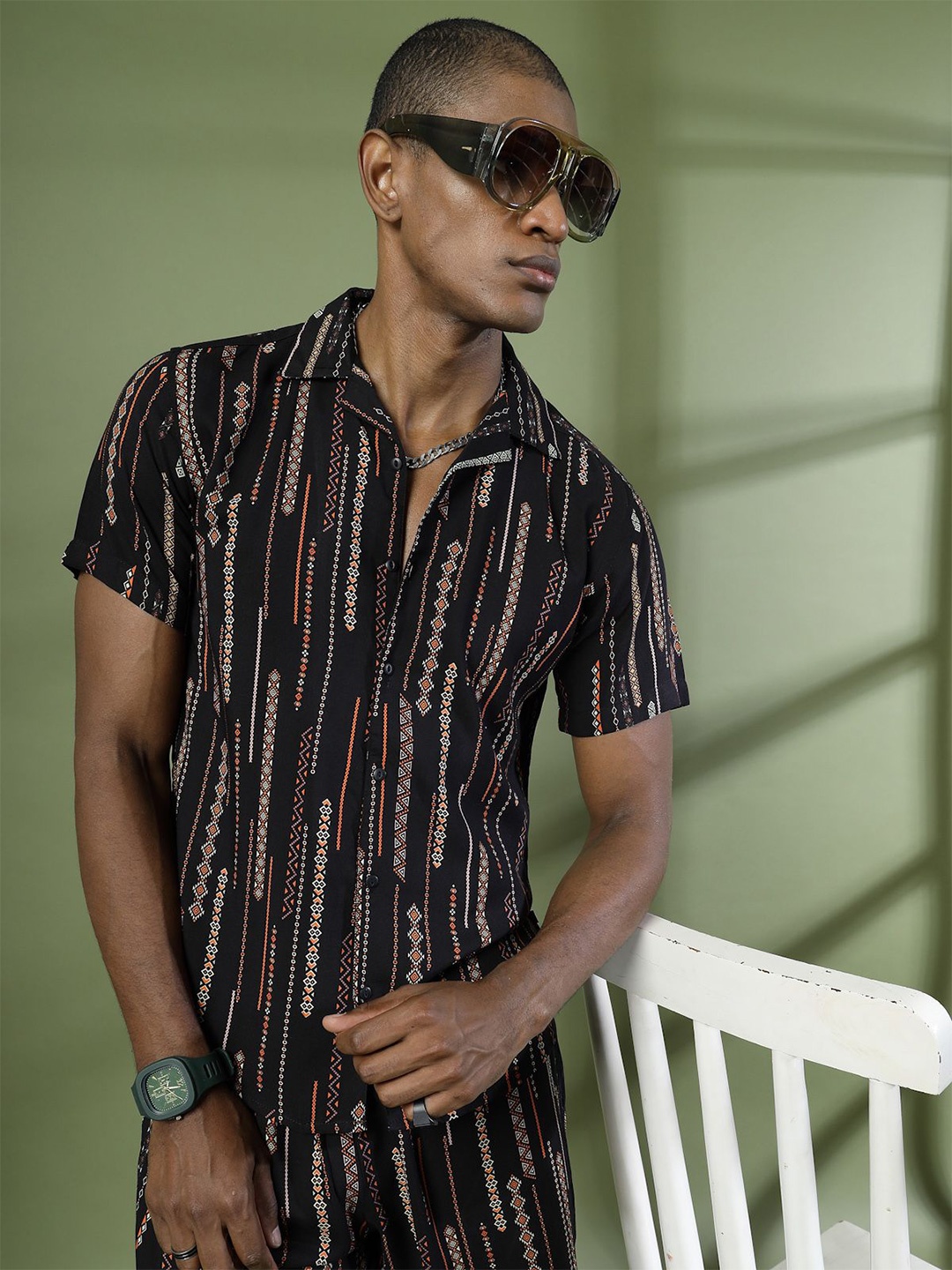

Rigo Ethnic Motifs Printed Shirt & Shorts Co-ords, Black