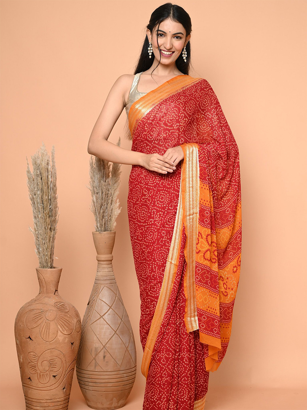 

BEATITUDE Printed Bandhani Traditional Saree With Zari, Red