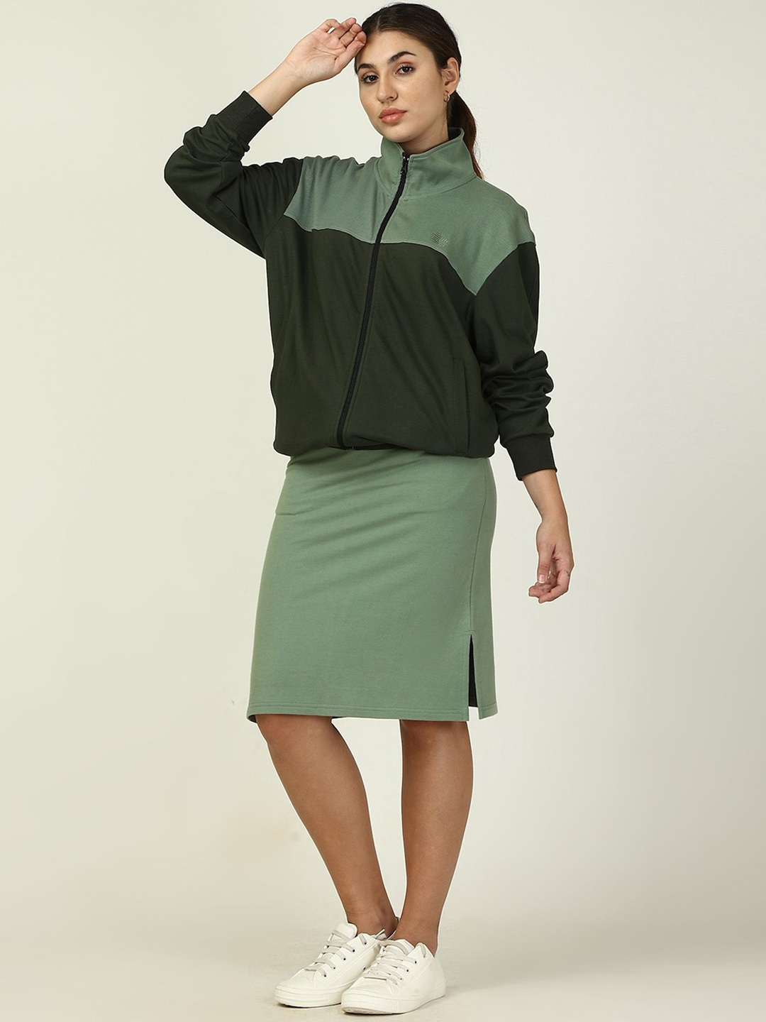 

Saltpetre Women Colourblocked Open Front Jacket, Green