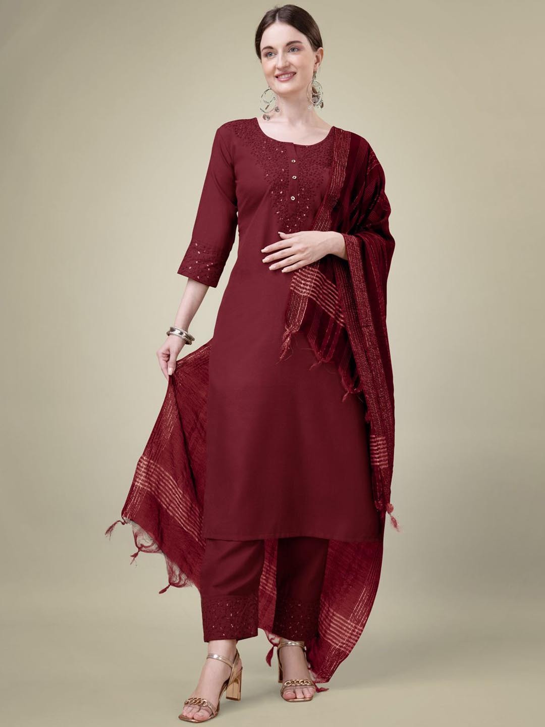 

KAYOMMI Floral Embroidered Thread Wor Straight Kurta with Churidar & Dupatta, Maroon