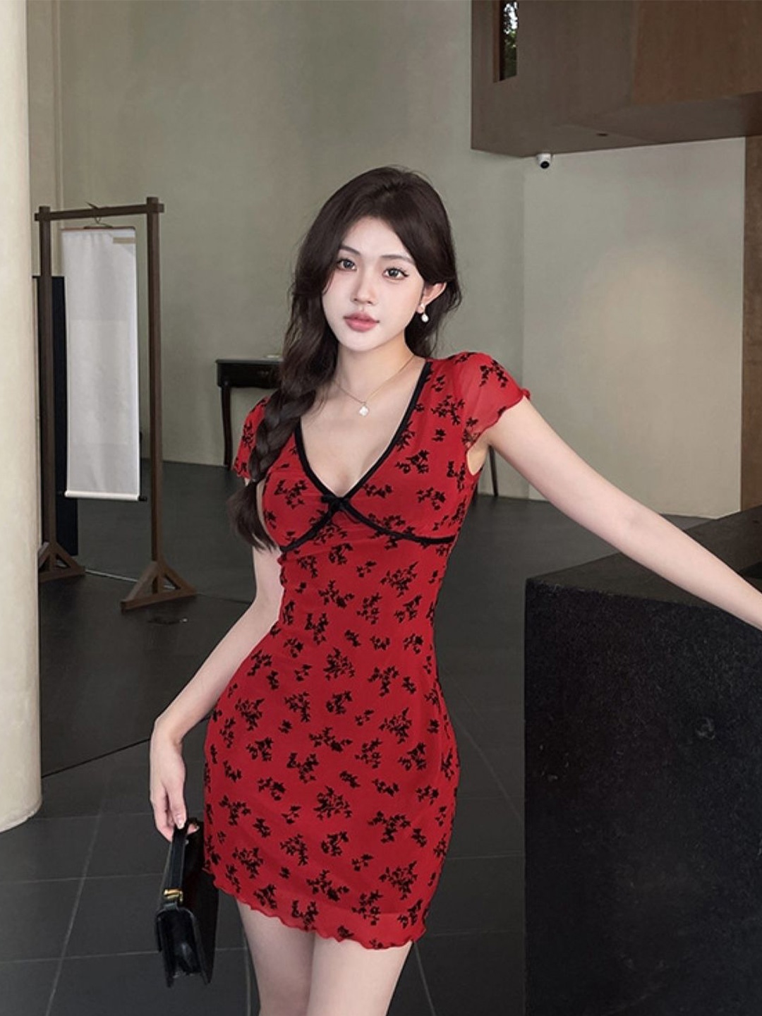 

KPOP V-Neck Floral Print Bodycon Mini Dress, Red