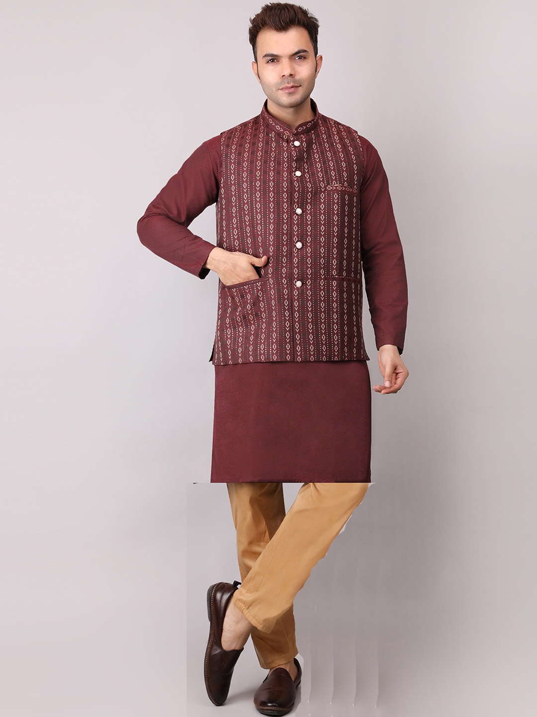 

Voniry Mandarin Collar Jacquard Straight Kurta With Pyjamas & Jacket, Maroon