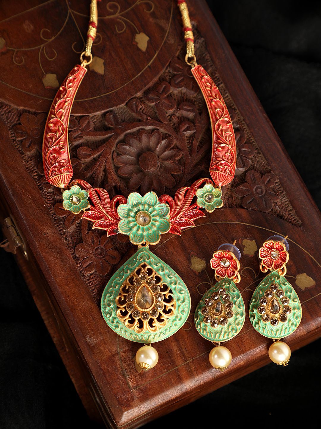 

ANIKAS CREATION Gold-Plated Stones-Studded & Beaded Jewellery Set