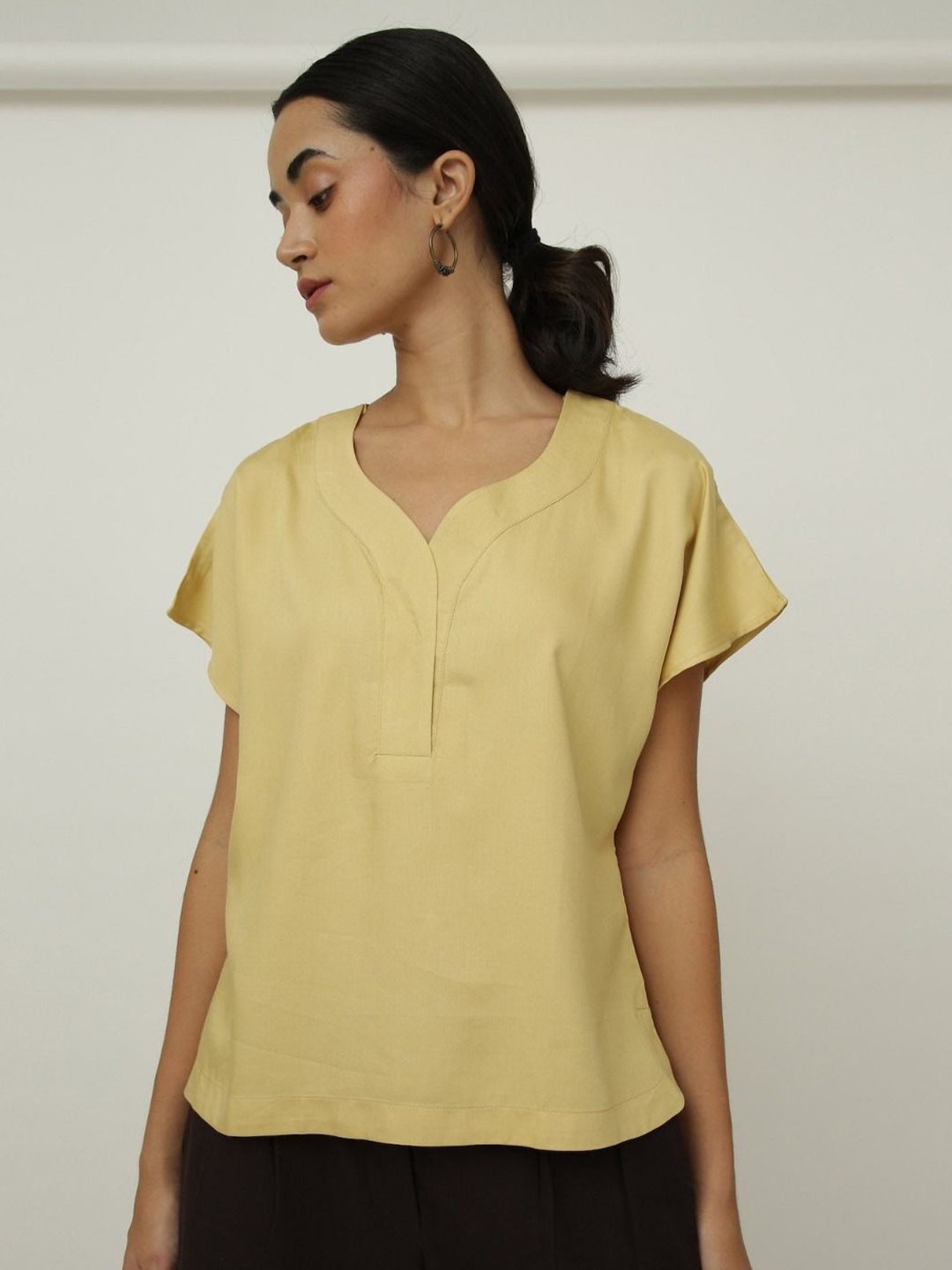 

Saltpetre Extended Sleeves Top, Yellow