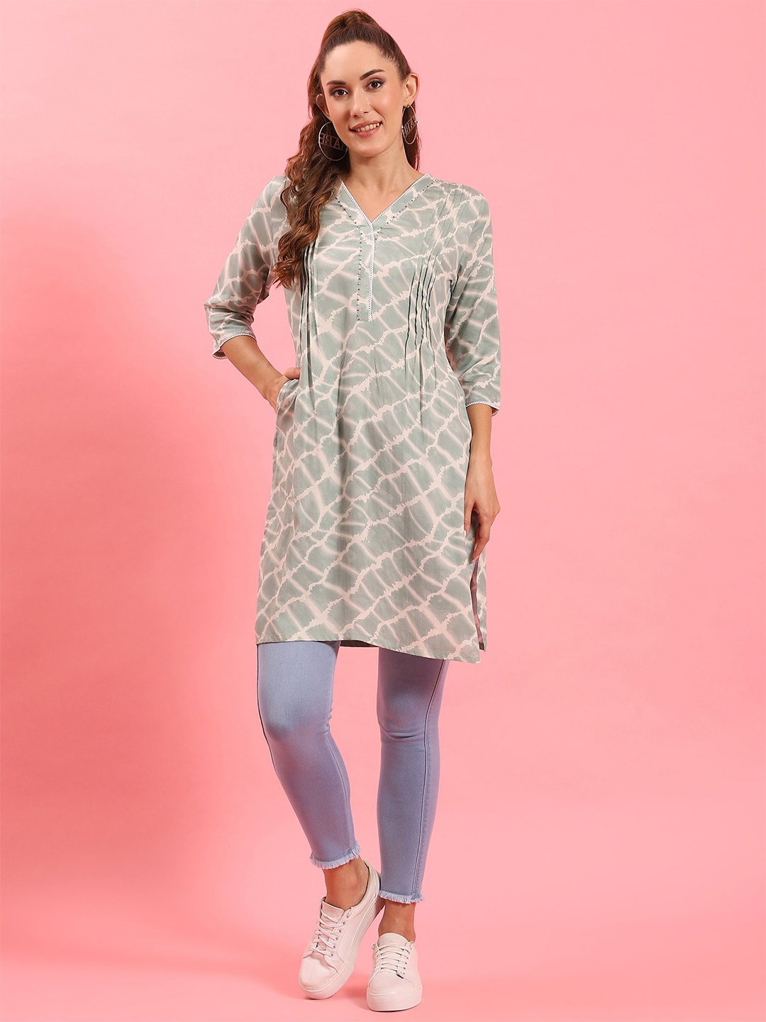 

Shree Women Geometric Printed Liva Kurta, Green