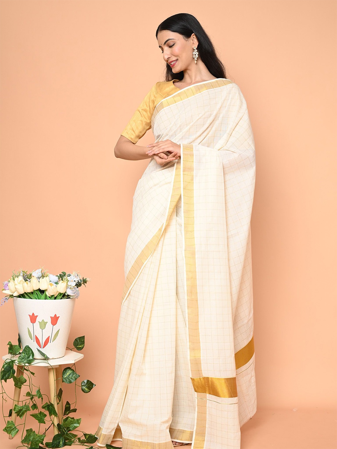 

BEATITUDE Checked Kasavu Saree, Off white