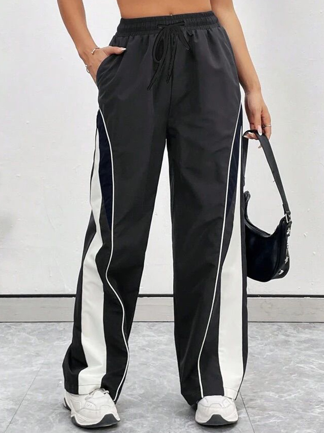 

TABADTOD Women Relaxed Loose Fit Regular Trousers, Black