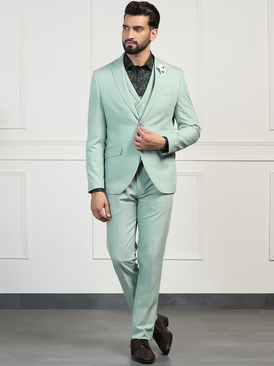 

Blackberrys Men Solid Slim-Fit Single-Breasted Three-Piece Formal Suit, Blue