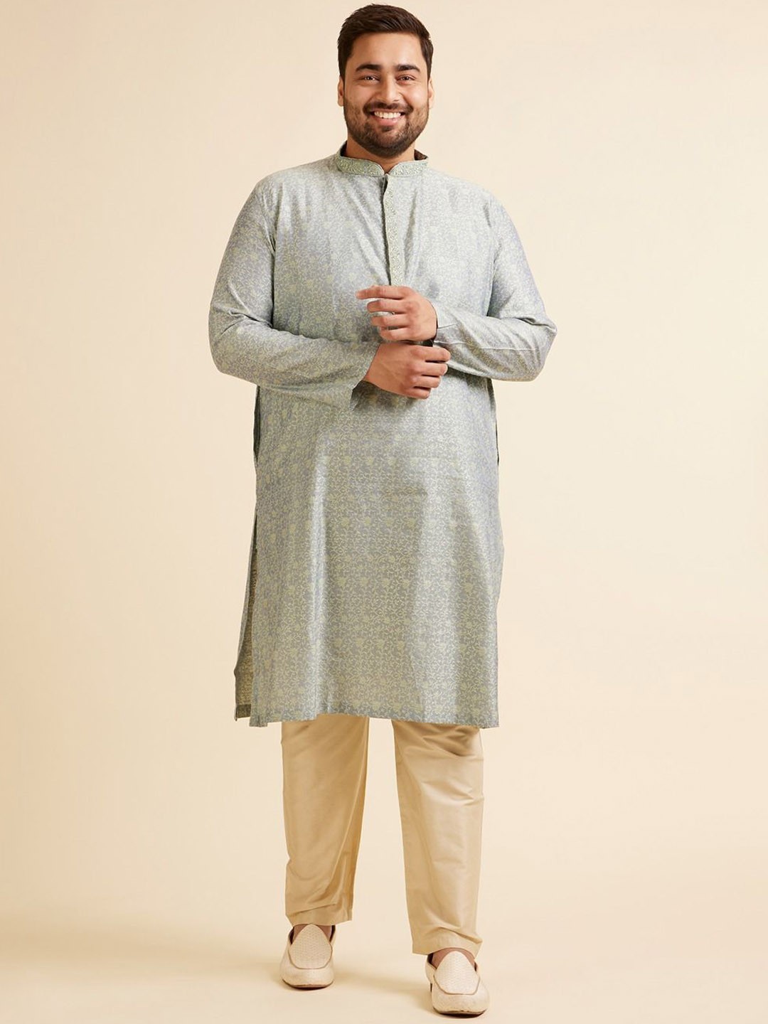 

Manyavar Plus Size Floral Woven Design Mandarin Collar Straight Kurta with Pyjamas, Sea green