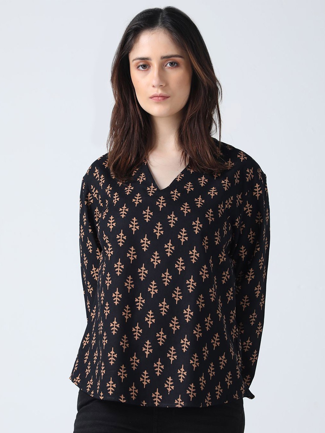 

IDK Women Ethnic Motifs Printed V-Neck Cotton Top, Brown