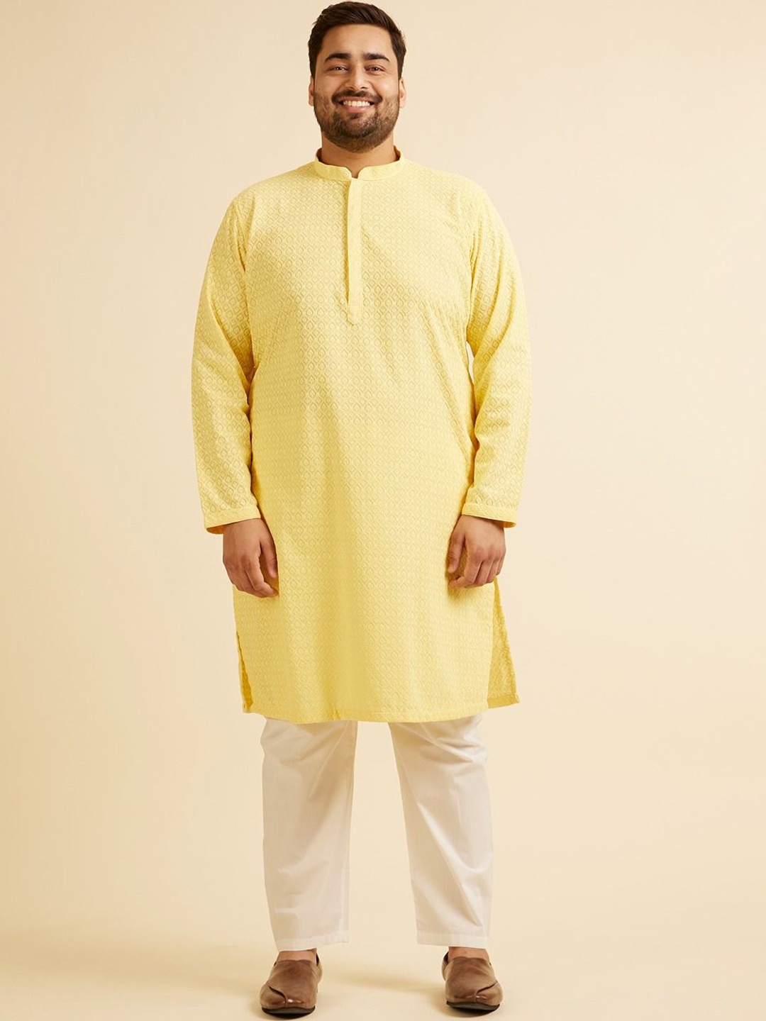 

Manyavar Plus Size Floral Embroidered Mandarin Collar Straight Kurta With Pyjamas, Yellow