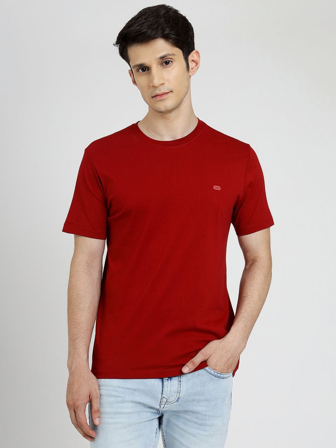

JADE BLUE Men Solid Round Neck Pure Cotton Slim Fit T-shirt, Red