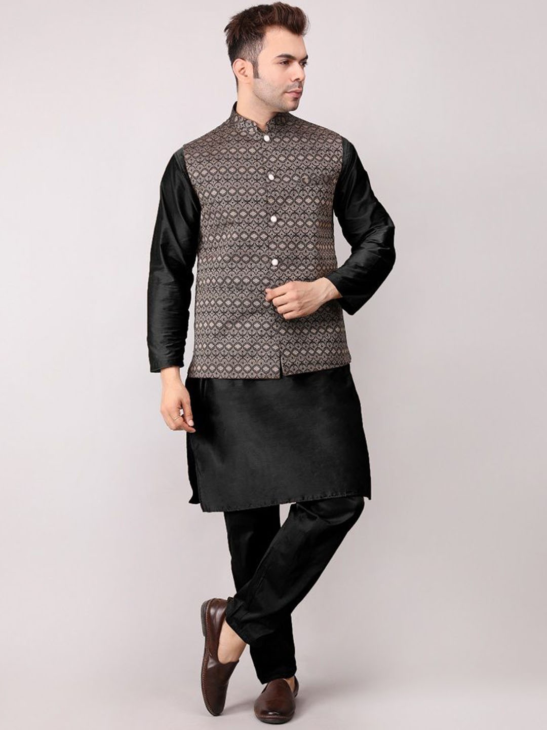 

Voniry Geometric Woven Design Jacquard Straight Kurta With Pyjamas & Nehru Jacket, Black