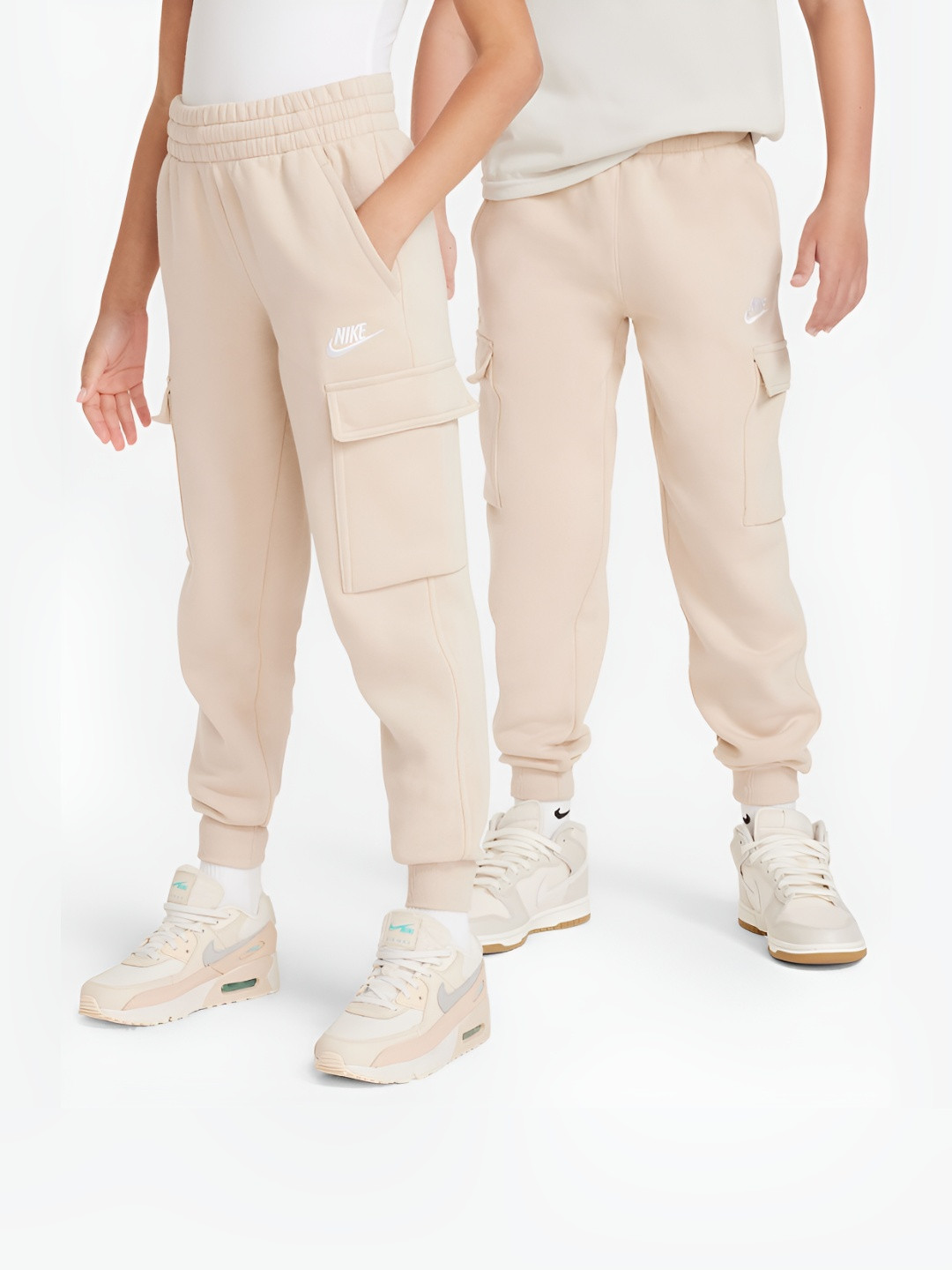 

Nike Kids-Unisex Sportswear Club Fleece Older Cargo Trousers, White