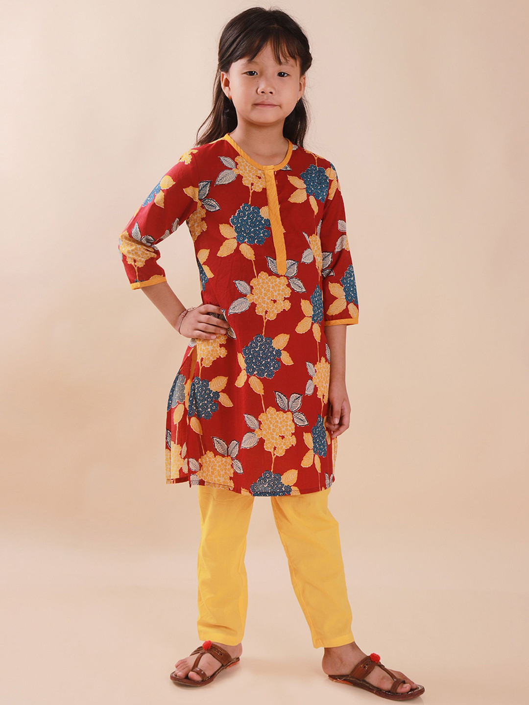 

Sangria Girls Floral Printed Pure Cotton Kurta with Trouser, Red