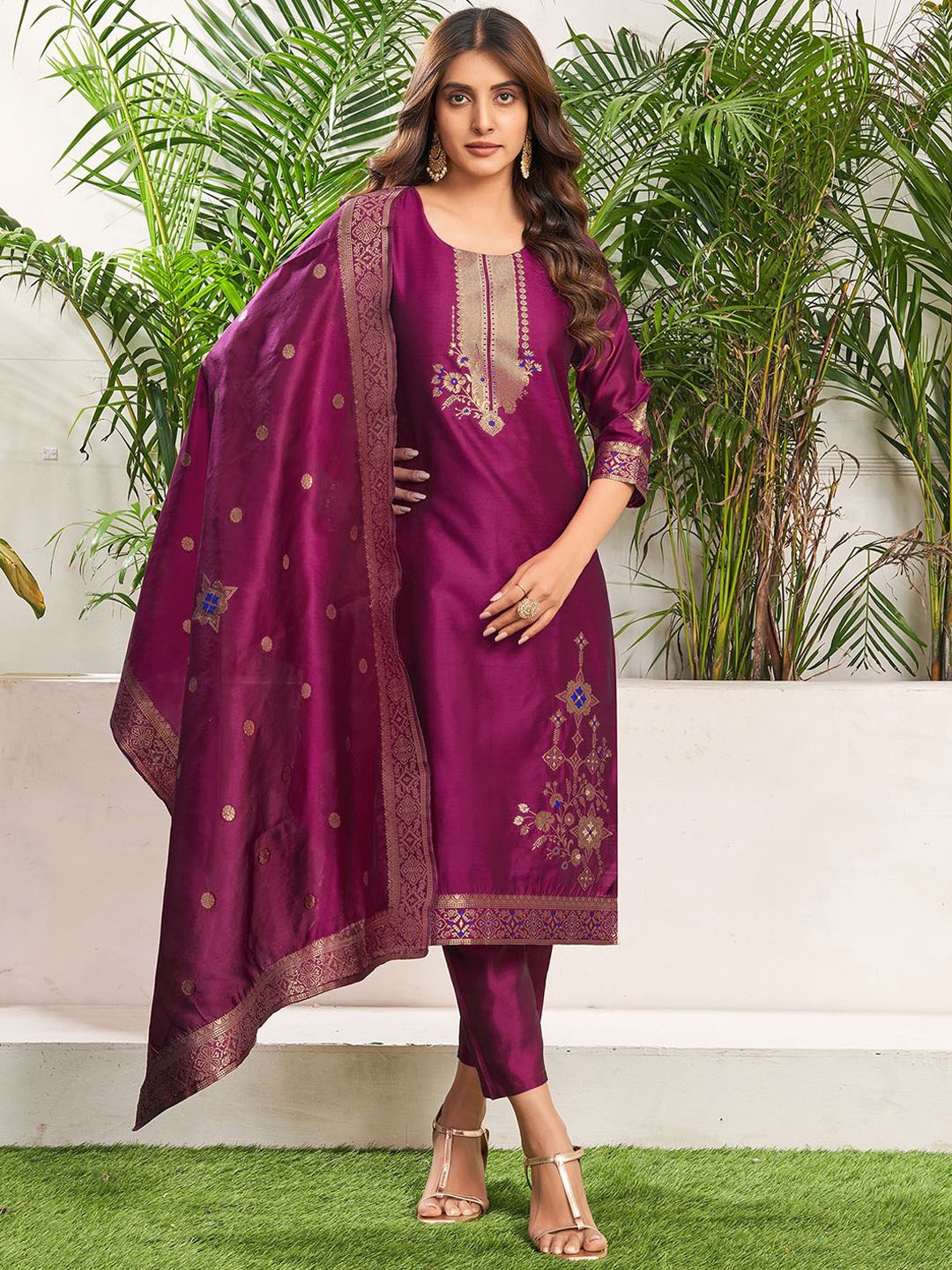 

SKYLEE Ethnic Motifs Woven Design Zari Work Jacquard Straight Kurta with Palazzo & Dupatta, Purple