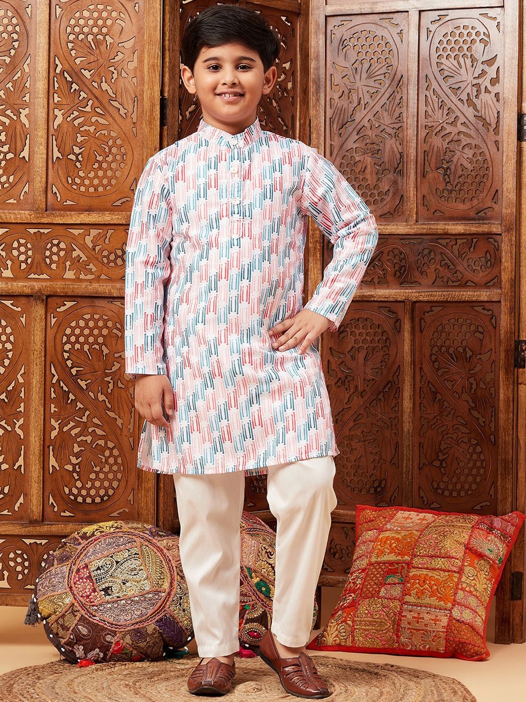

Stylo Bug Boys Ethnic Motifs Printed Regular Straight Kurta with Pyjamas, White