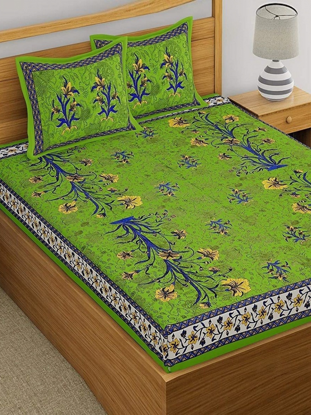 

AYAT COLLECTION Green Floral Printed Pure Cotton 144 TC Queen Bedsheet & 2 Pillow Covers