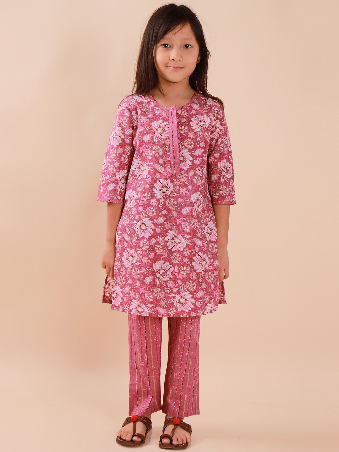 

Sangria Girls Floral Printed Pure Cotton Straight Kurta With Trousers, Pink