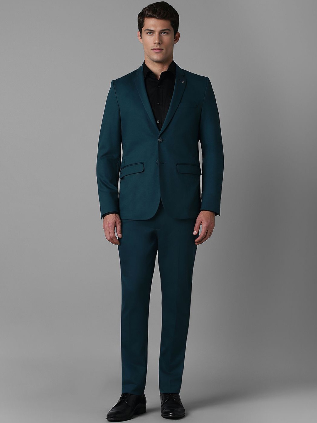 

Louis Philippe Men Solid Slim-Fit Single-Breasted Two-Piece Suit, Green