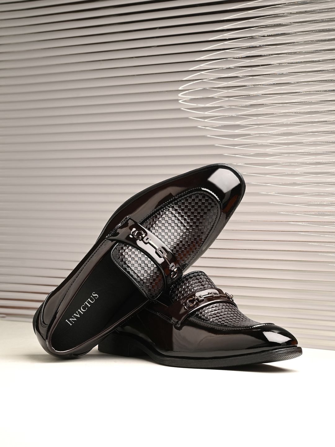 

INVICTUS Men Textured Formal Loafers, Brown