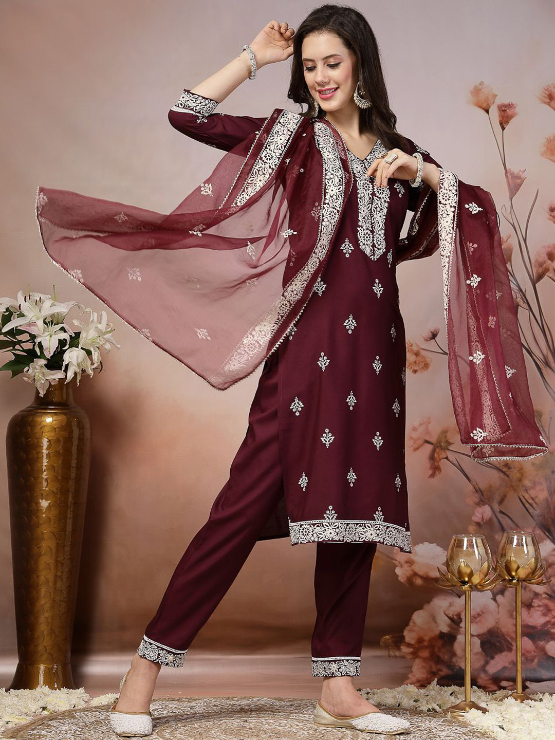 

Stylum Magenta & WHite Floral Printed Straight Kurta & Trousers With Dupatta