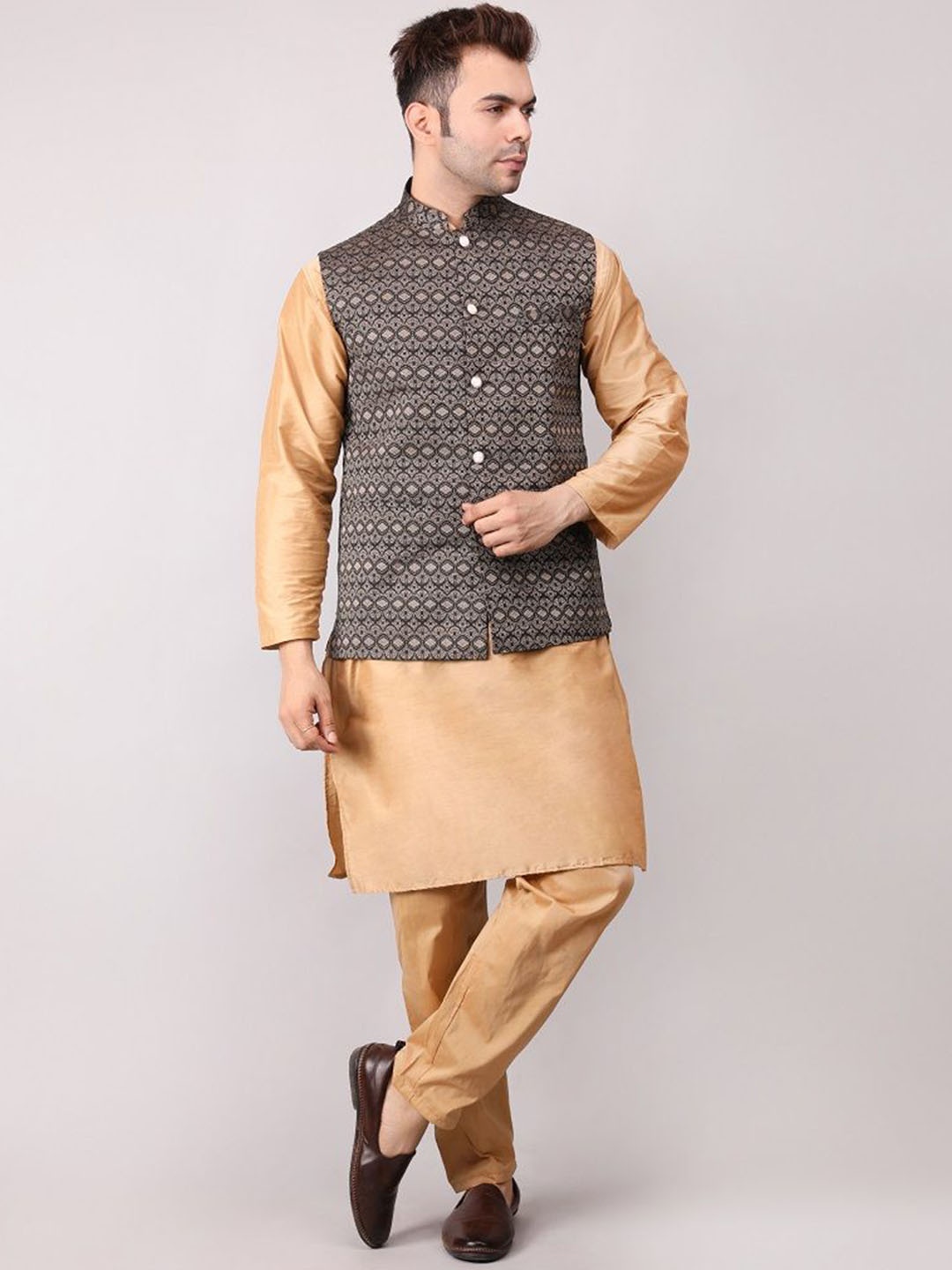 

Voniry Geometric Woven Design Jacquard Straight Kurta With Pyjamas & Nehru Jacket, Black