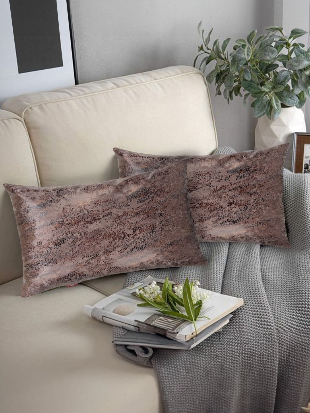 

Tesmare Brown 2 Pieces Abstract Velvet Square Cushion Covers