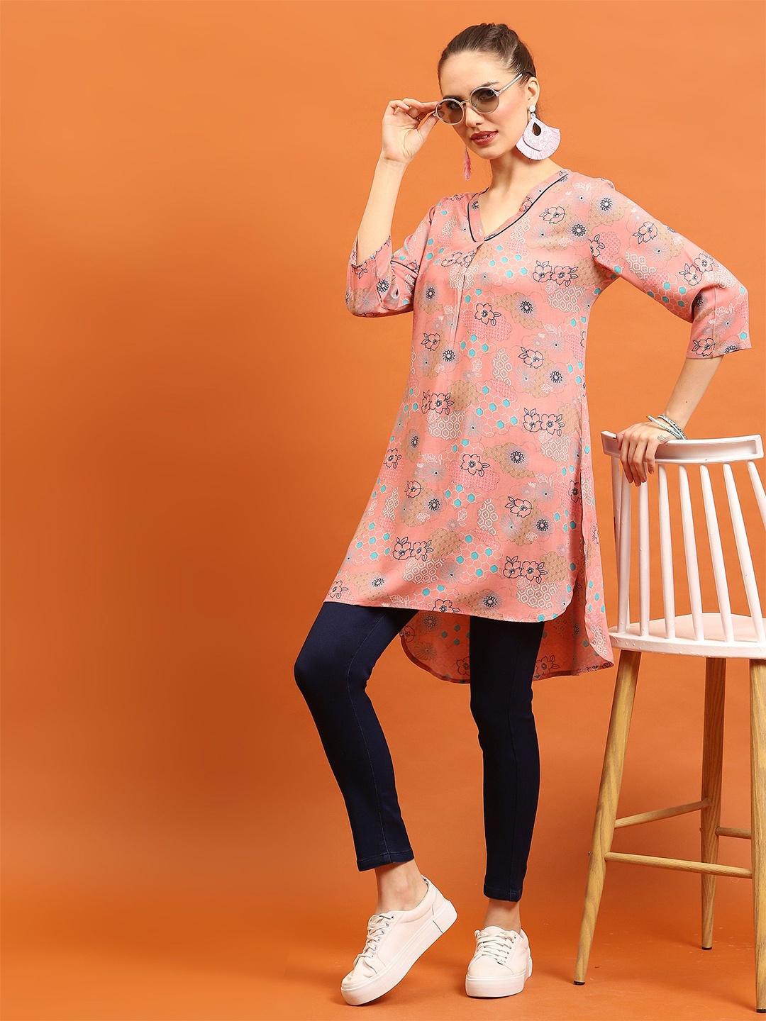 

Shree Women Floral Printed Liva Kurta, Pink