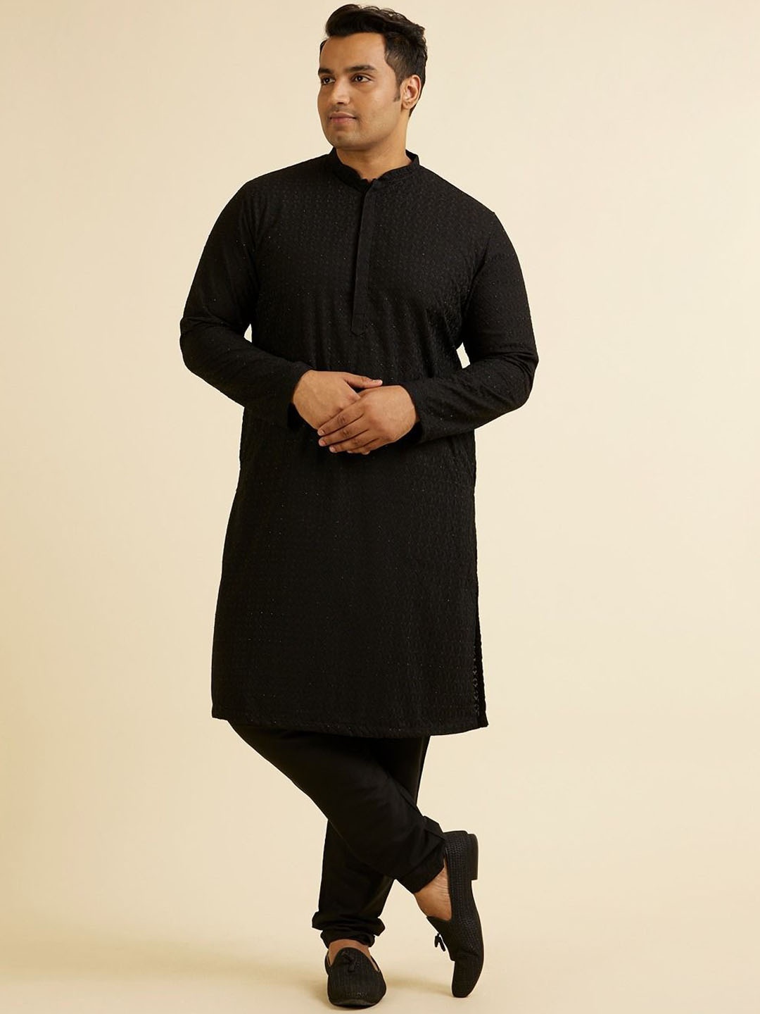 

Manyavar Plus Size Ethnic Motifs Embroidered Mandarin Collar Chikankari Kurta With Pyjamas, Black