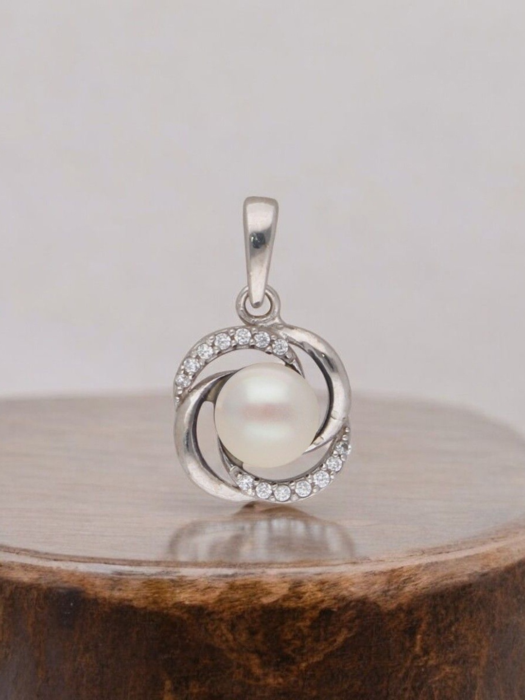 

Sri Jagdamba Pearls Dealer 92.5 Sterling Silver Circular Shaped Pendants