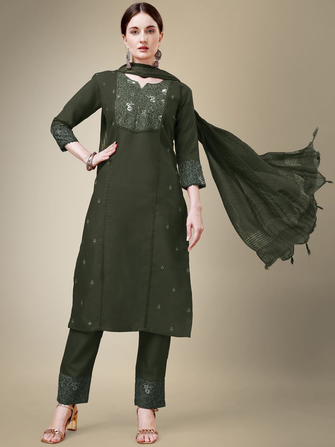 

KAYOMMI Floral Embroidered Thread Work Kurta with Trousers & Dupatta, Green