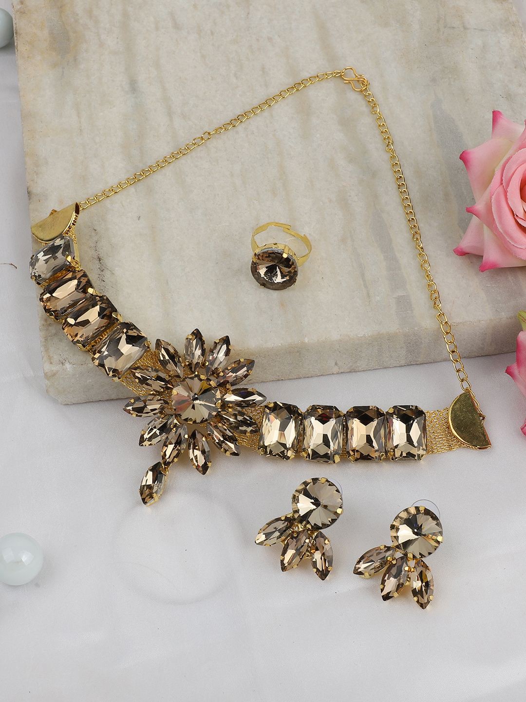 

ANIKAS CREATION Gold-Plated Kundan Studded Jewellery Set