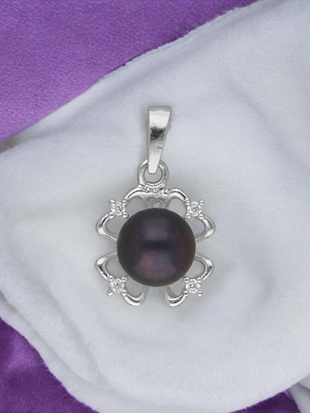 

Sri Jagdamba Pearls Dealer 925 Sterling Silver Pearls Circular Shaped Pendants