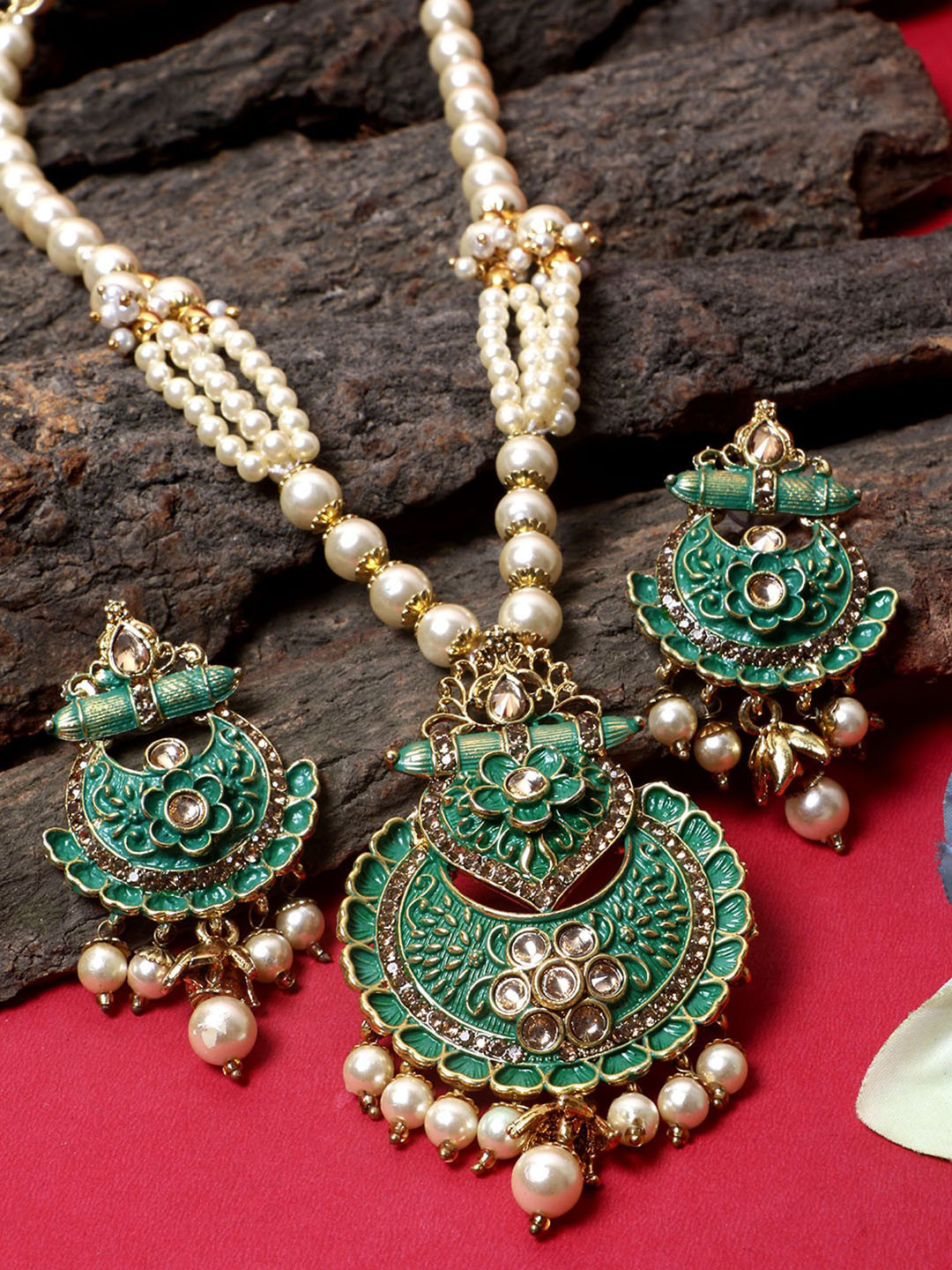

ANIKAS CREATION Gold-Plated Stones-Studded & Pearls Beaded Jewellery Set