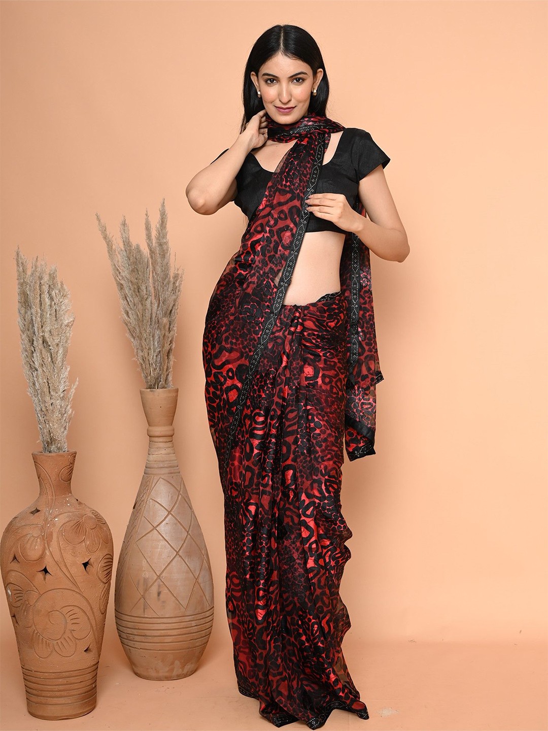 

BEATITUDE Abstract Printed Saree, Black