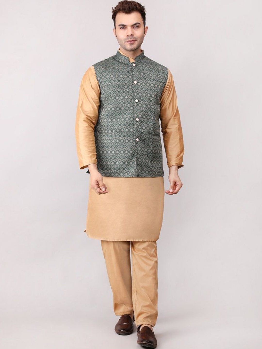 

Voniry Geometric Woven Design Jacquard Straight Kurta With Pyjamas & Nehru Jacket, Green