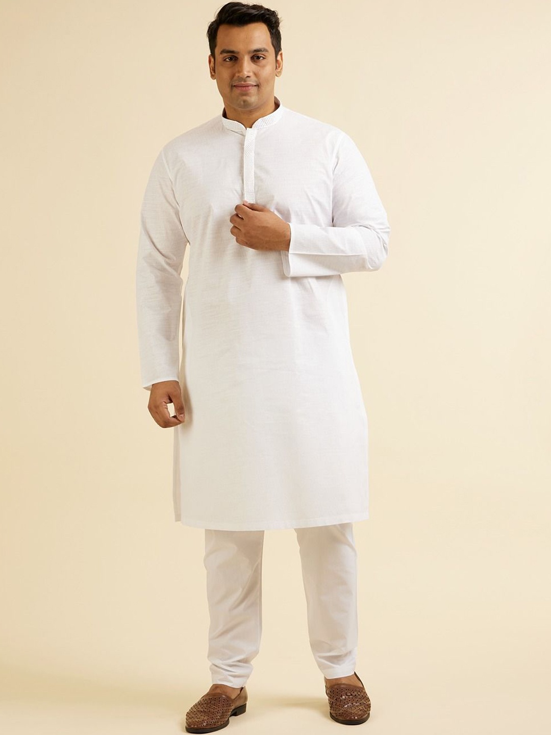 

Manyavar Plus Size Mandarin Collar Long Sleeves Straight Kurta with Pyjamas, White