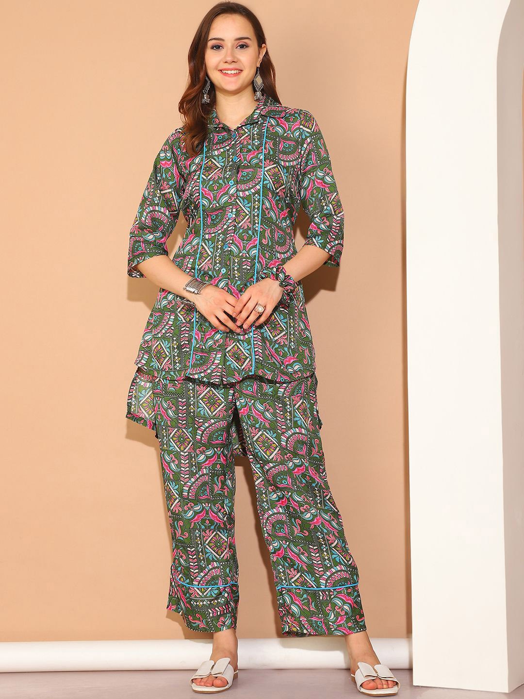 

COLOR STUDIO Paisley Printed Shirt Collar Tunic With Trousers, Green