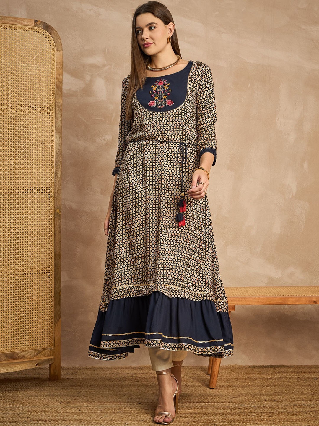 

all about you Women Printed Embroidered Kurta & Trousers, Blue