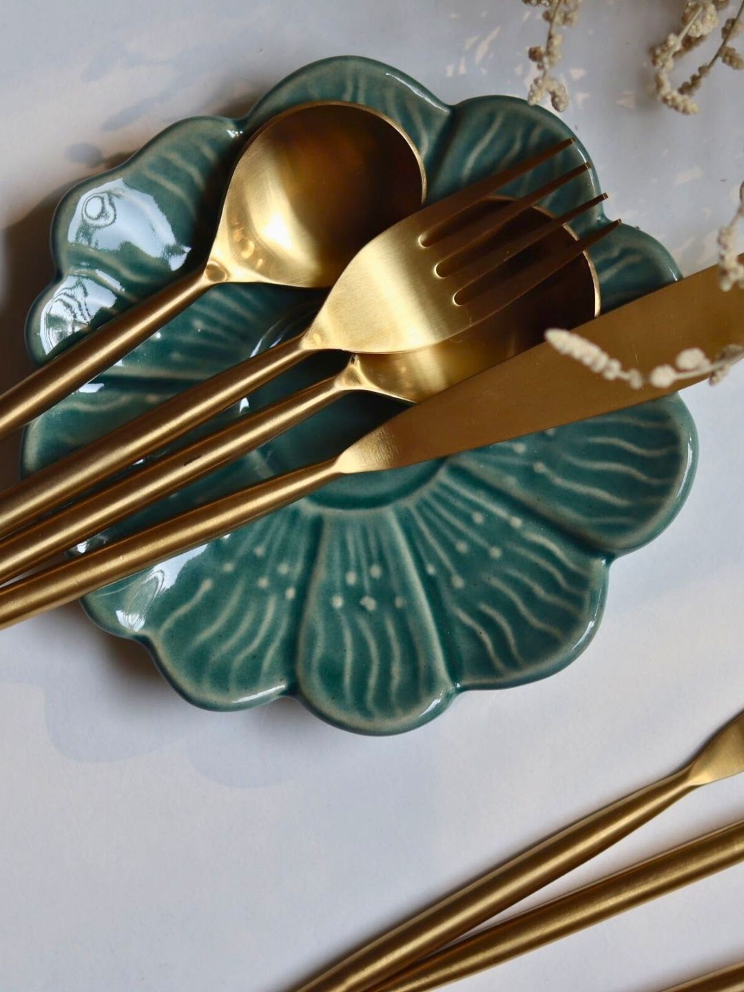 

WEAVING HOMES Green Ceramic Spoon Rest