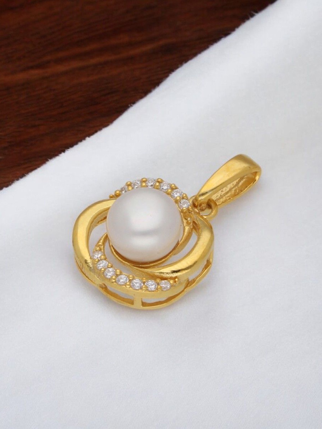 

Sri Jagdamba Pearls Dealer 9.25 Sterling Silver Gold-Plated Pearls Studded Pendants