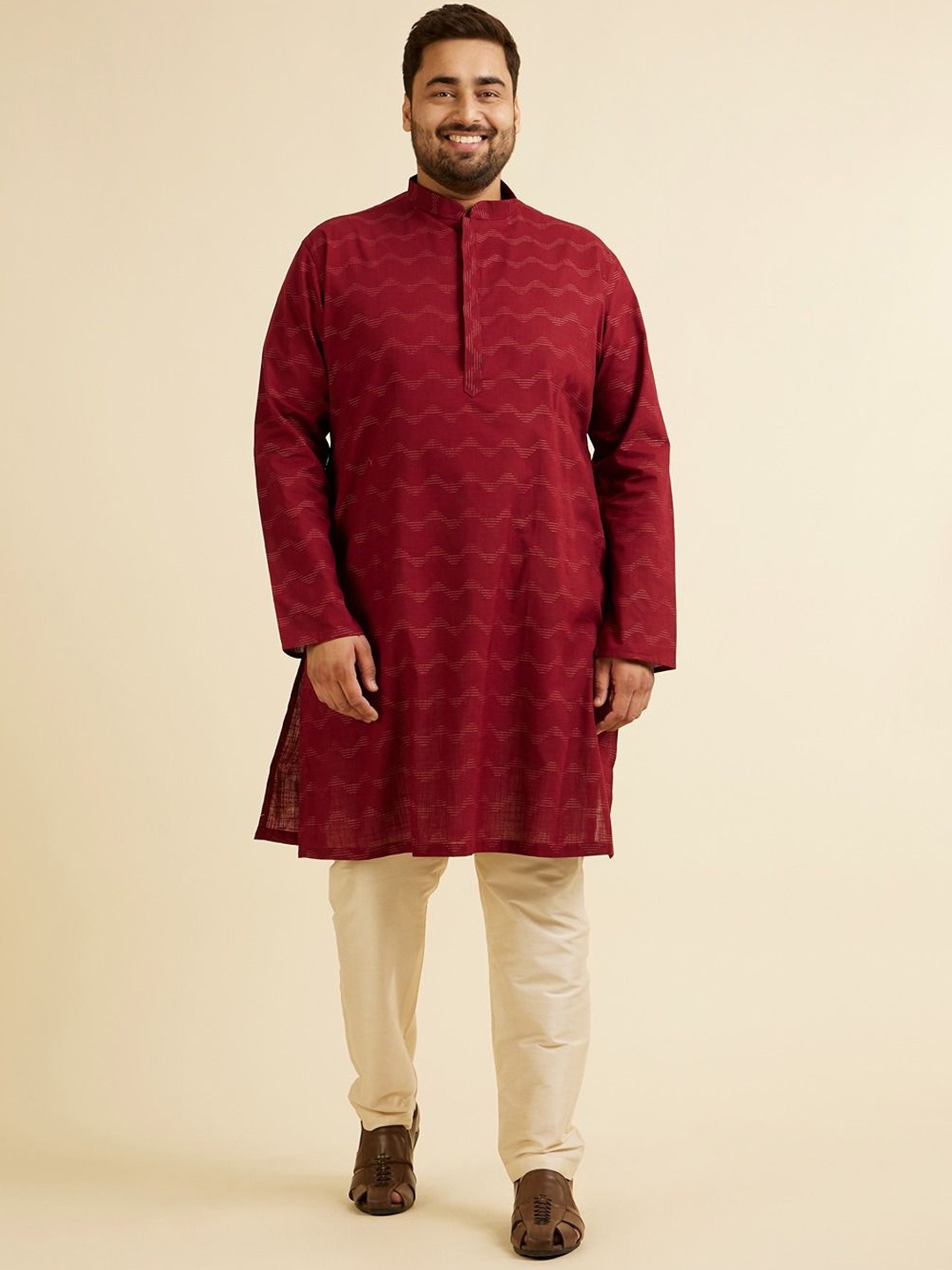 

Manyavar Plus Size Geometric Printed Mandarin Collar Straight Kurta, Maroon