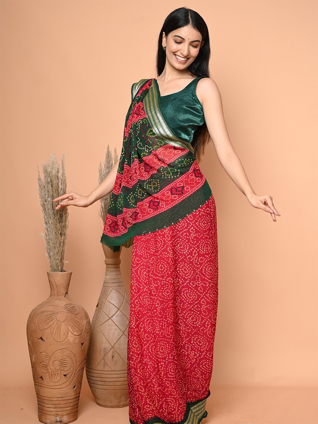

BEATITUDE Bandhani Printed Zari Saree, Magenta