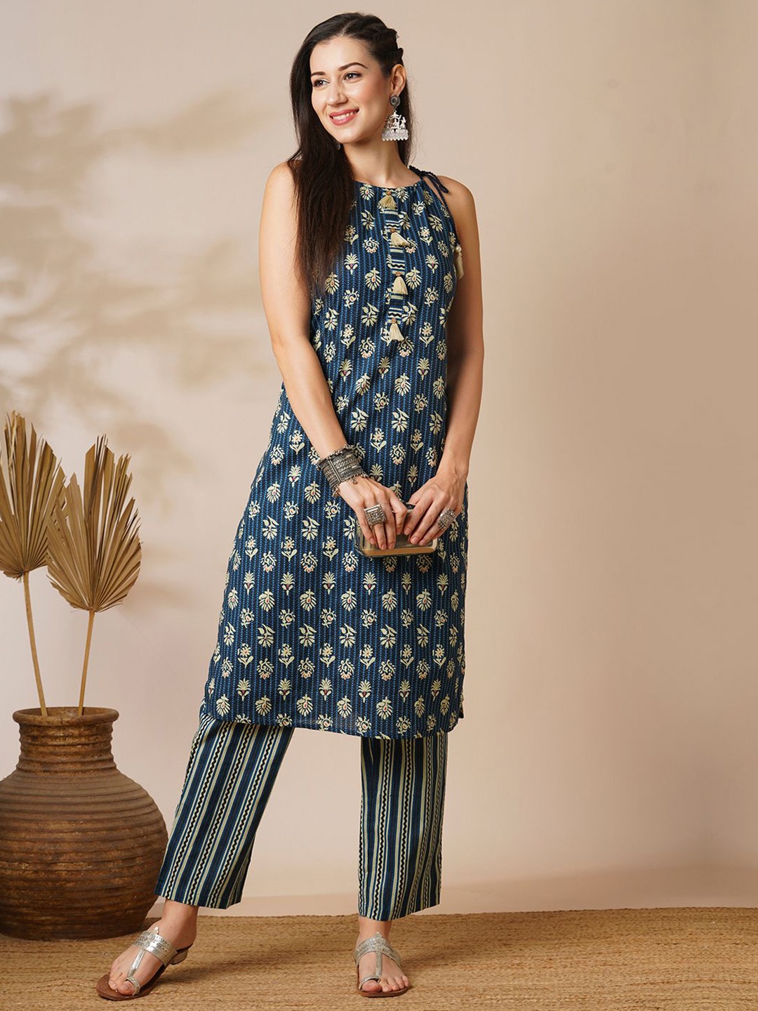 

Globus Floral Printed Straight Pure Cotton Kurta with Trousers, Blue